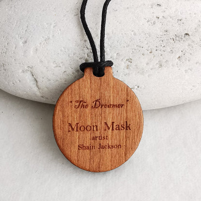 Moon Mask Native Design Wood Pendant . Månemaske