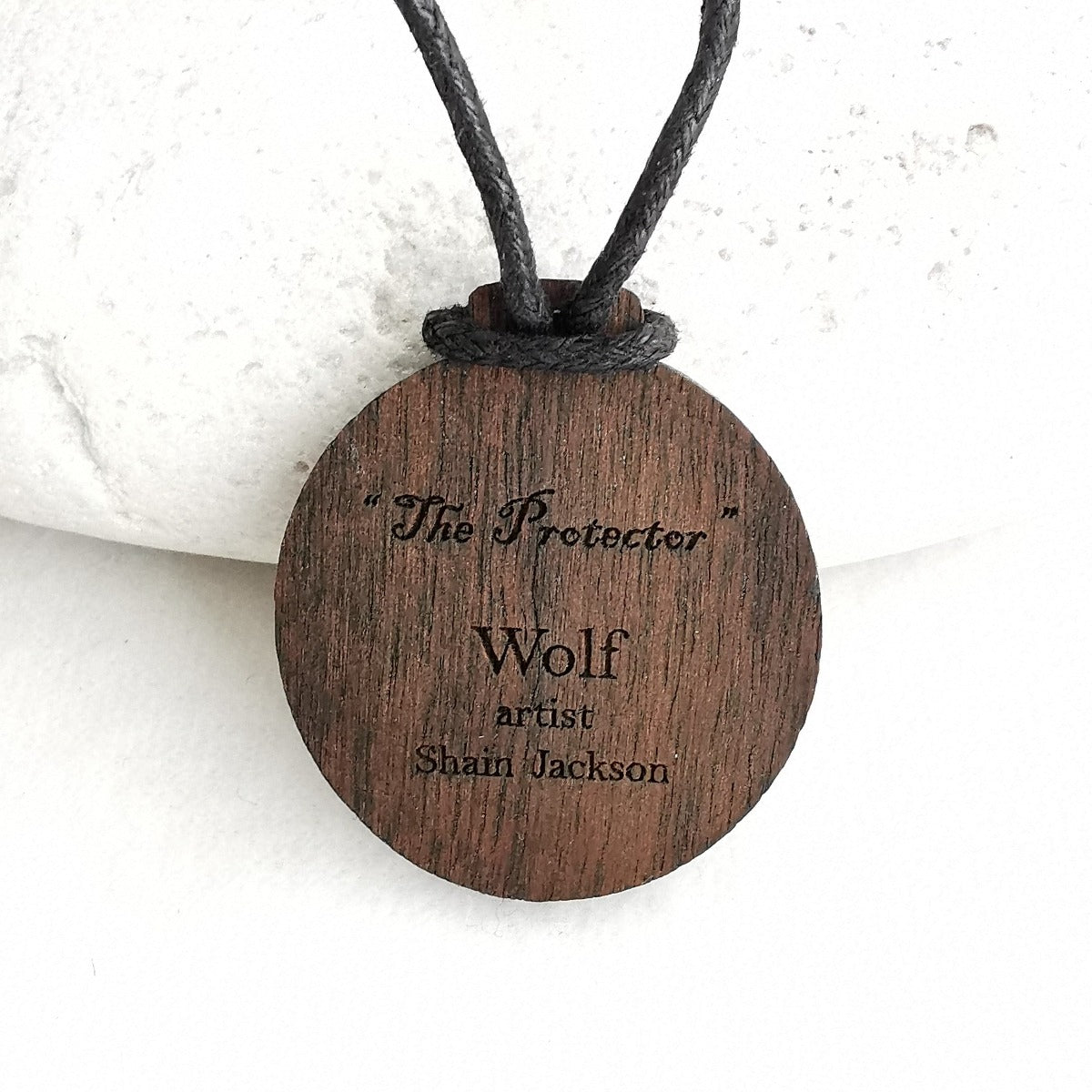 Wolf Native Design Wood Pendant Dark - Ulv tresmykke