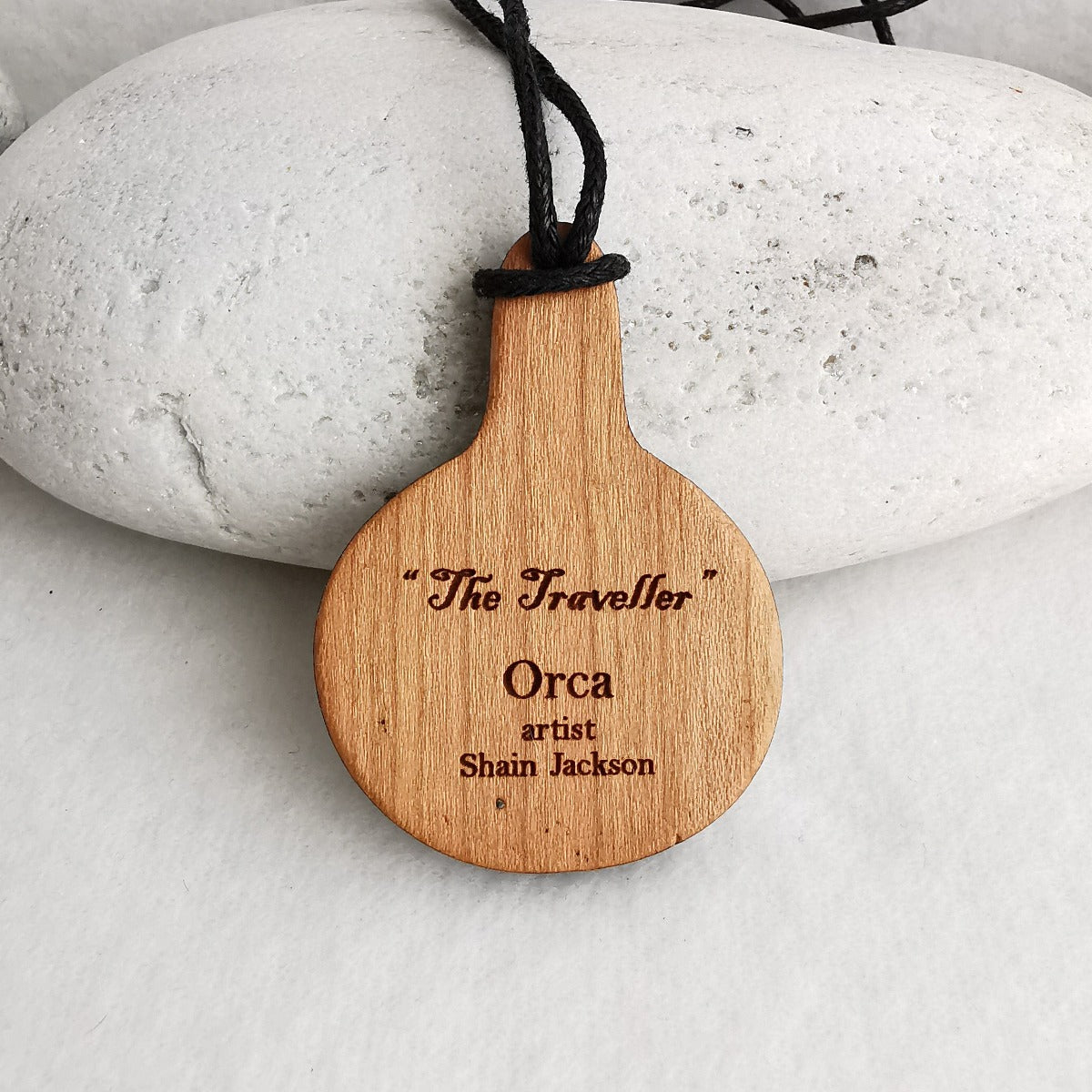 Orca Native Design Wood Pendant Light - Spekkhogger tresmykke