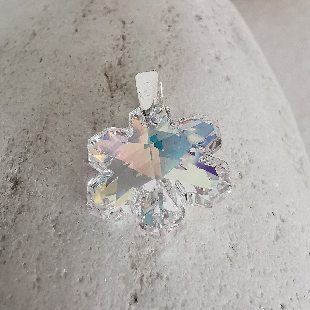 Krystall anheng i sølv - Aurora Borealis snøflak 20 mm