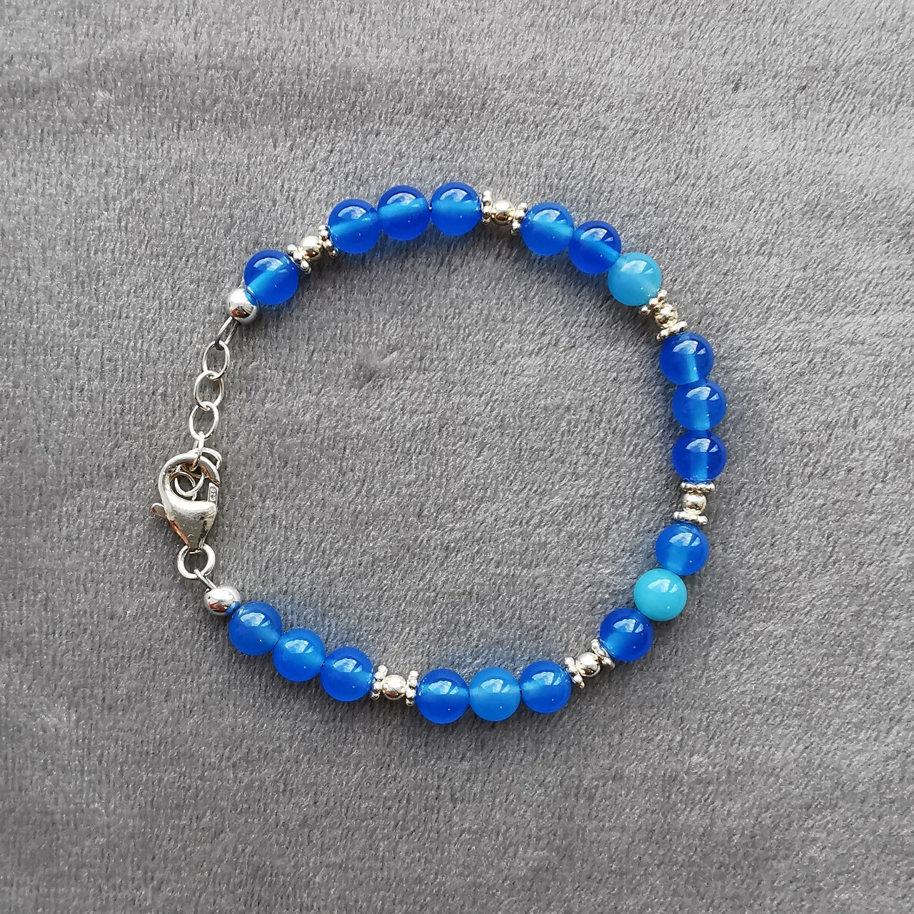 Blå Agat krystall steinarmbånd - Blue Agate Crystal Gemstone Bracelet
