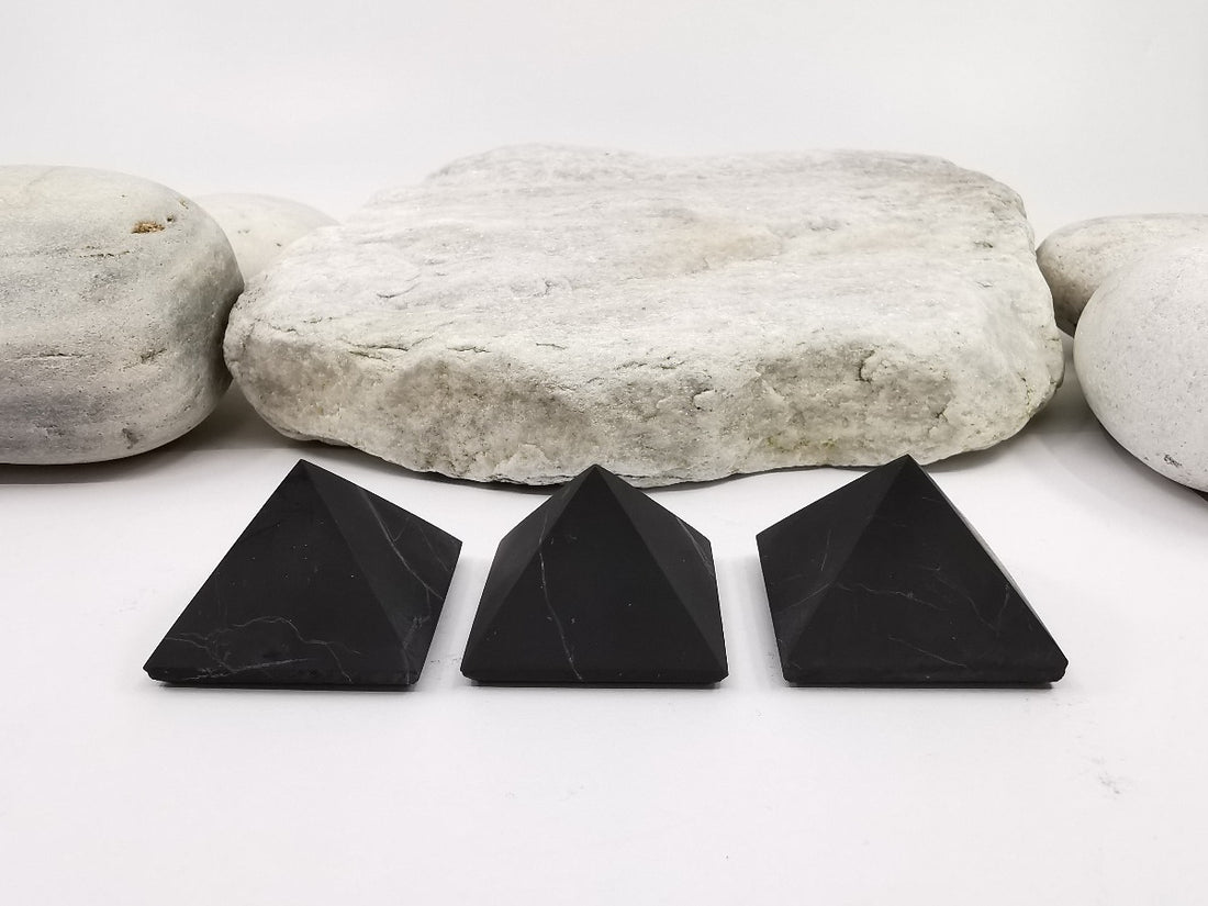 Shungite Pyramide 3x3 cm - EMF Protection Stone